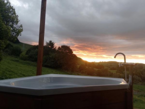 SunsetView Retreat Vintage Outdoor bath